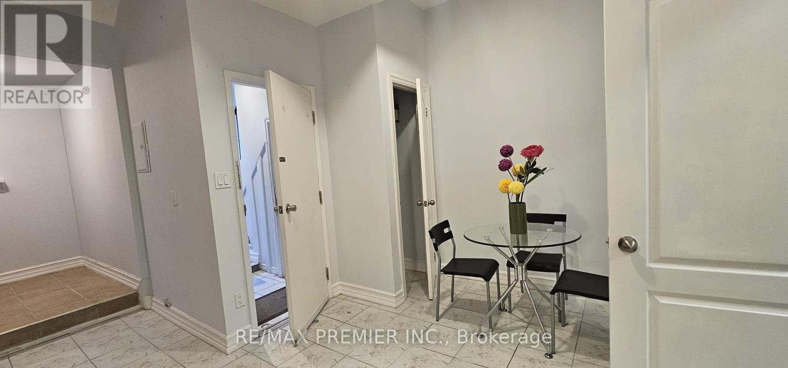 103 - 1643 ST CLAIR AVENUE W - Photo 2