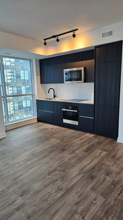 327 King Street West - Photo 2