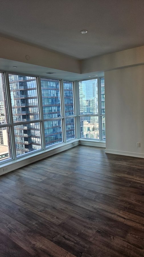 327 King Street West - Photo 4