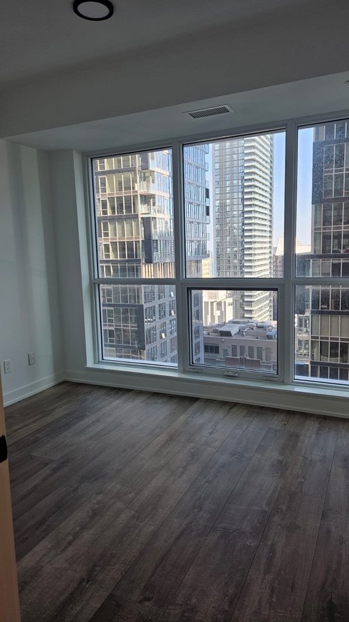 327 King Street West - Photo 9