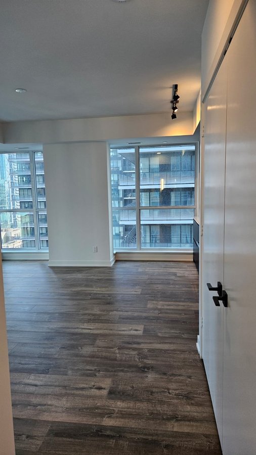 327 King Street West - Photo 10