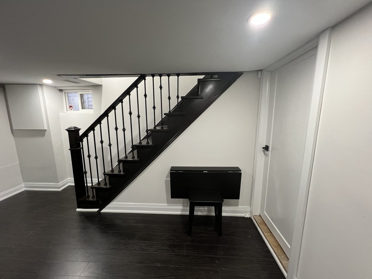 Hillary Avenue - Photo 11