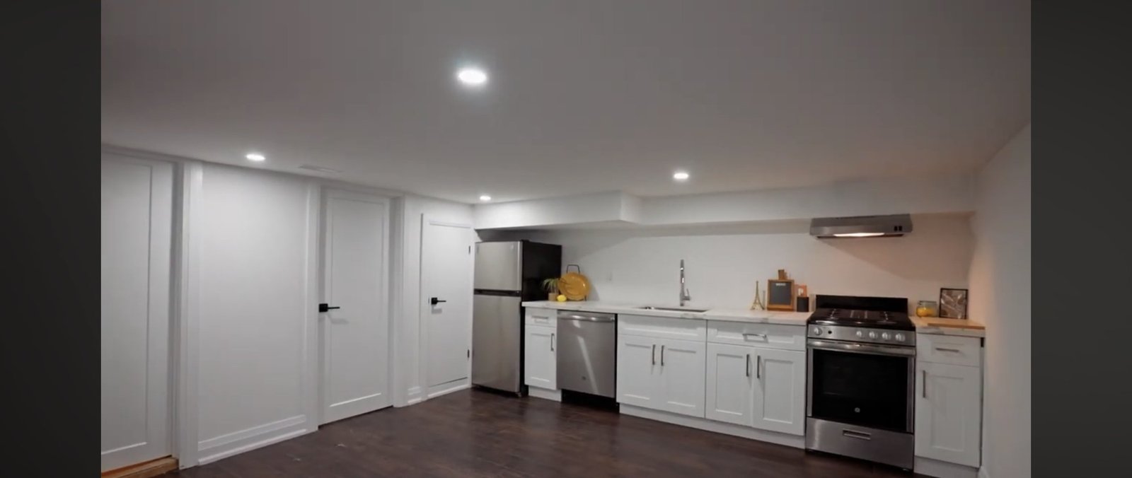 Hillary Avenue - Photo 13