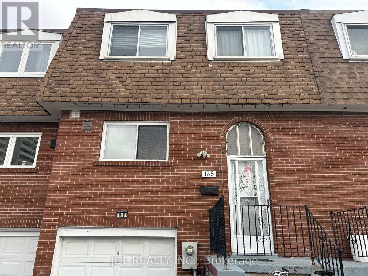 135 CORINTHIAN BLVD BOULEVARD N - Photo 1