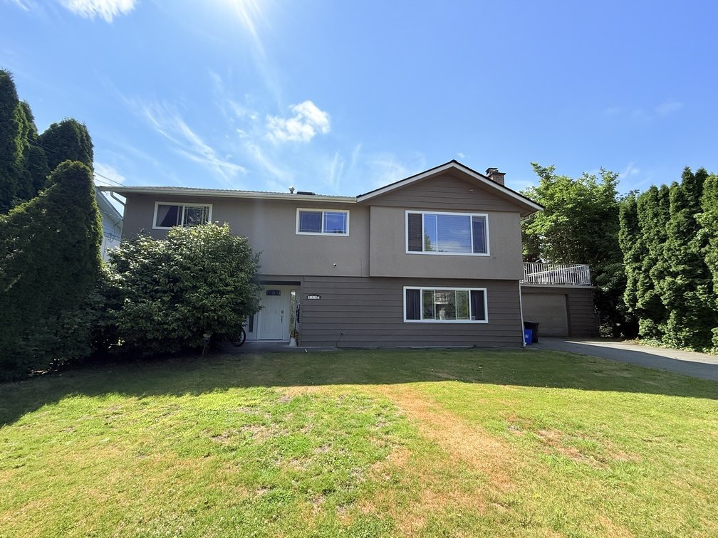 5330 10 Avenue - Photo 1