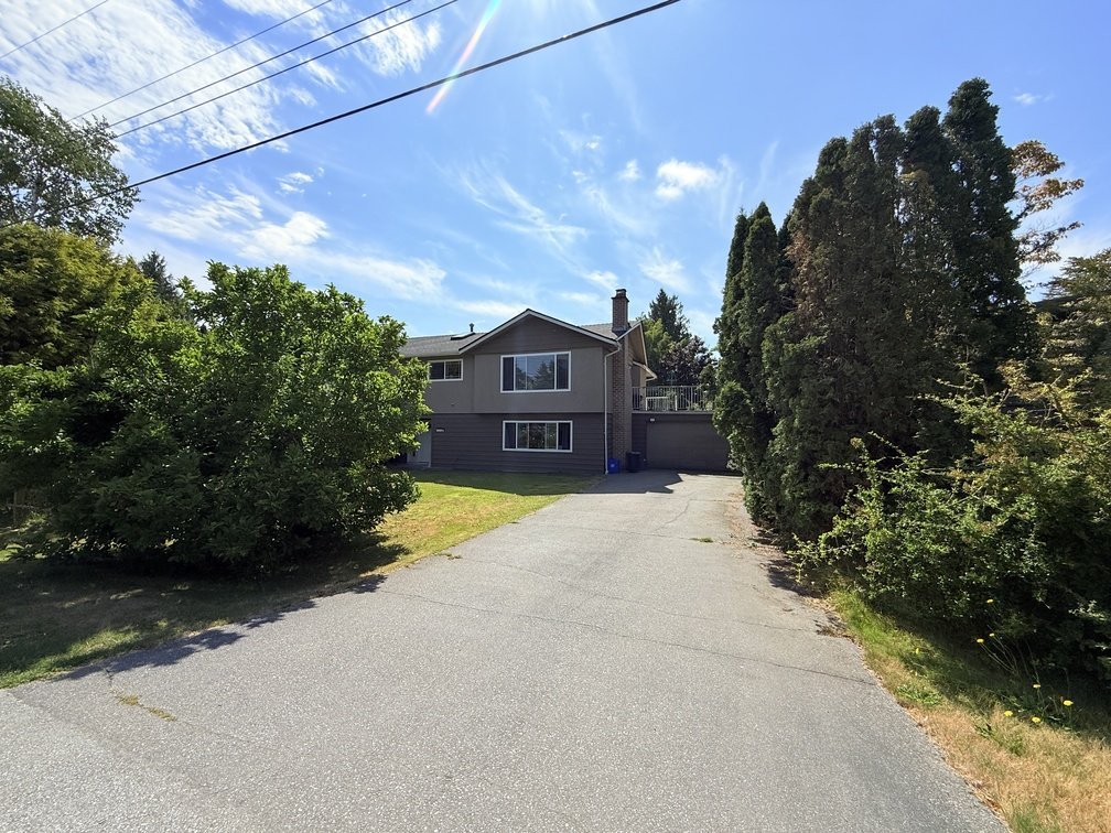 5330 10 Avenue - Photo 2