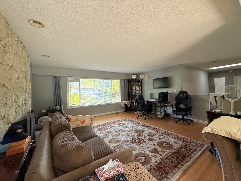 5330 10 Avenue - Photo 3