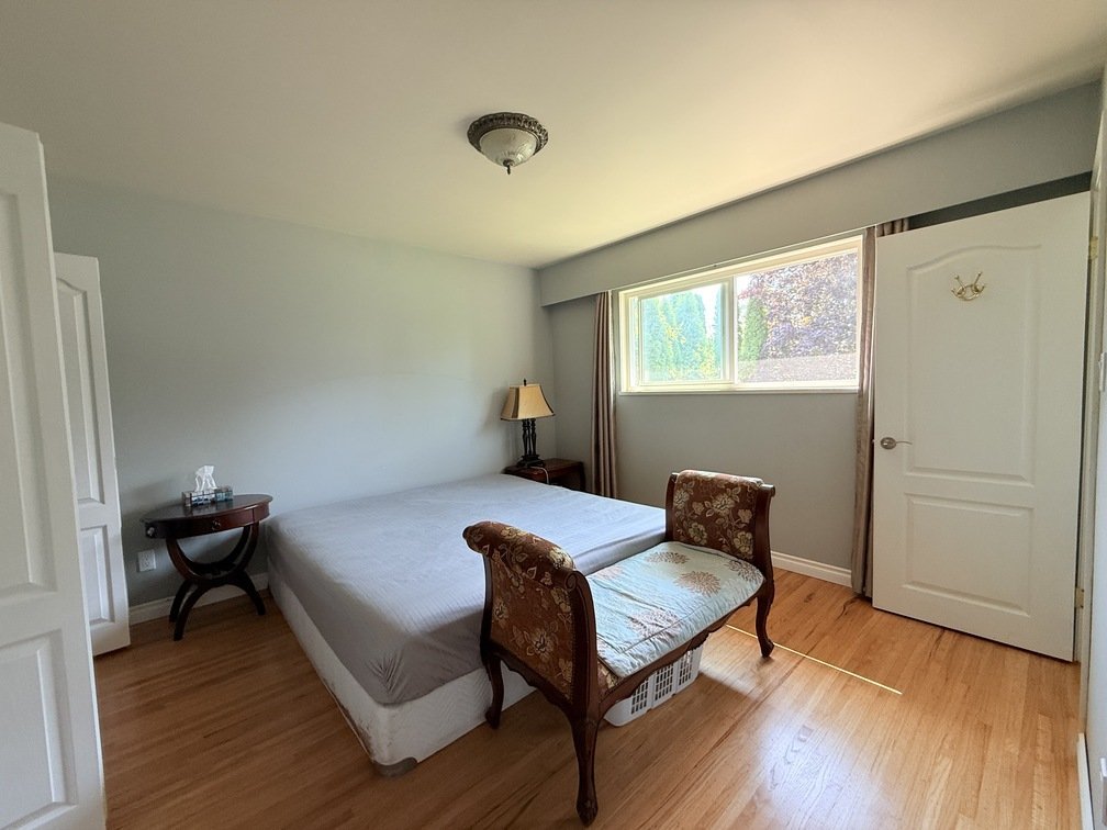 5330 10 Avenue - Photo 8