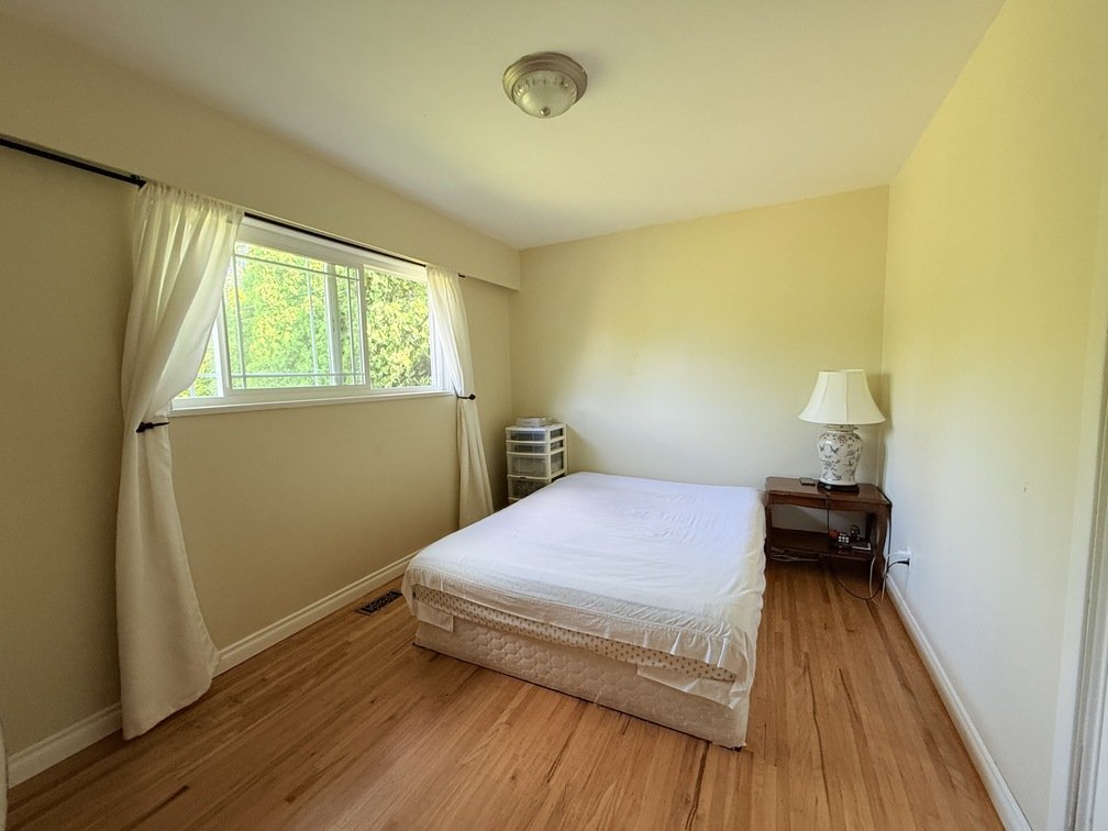 5330 10 Avenue - Photo 9