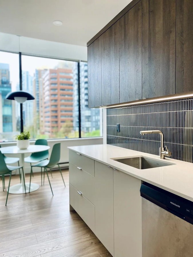 1010 Howe Street - Photo 3