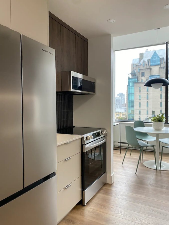 1010 Howe Street - Photo 4