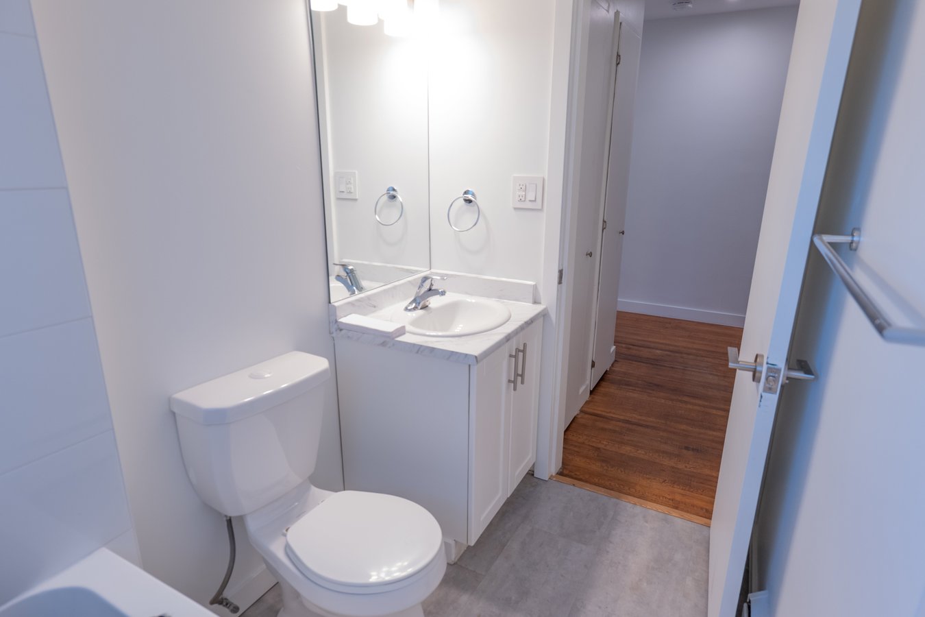 2185 Oxford Street - Photo 6