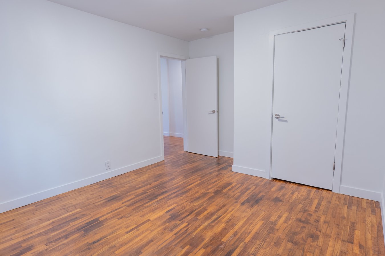 2185 Oxford Street - Photo 2