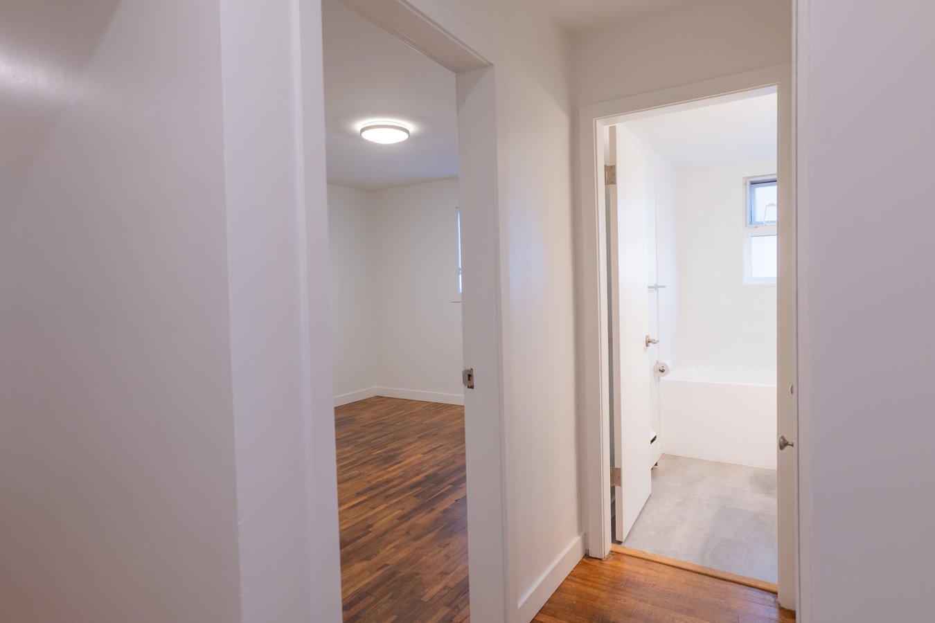 2185 Oxford Street - Photo 3
