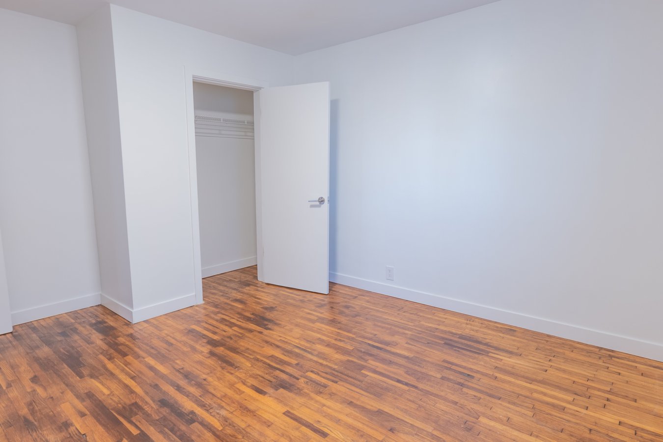 2185 Oxford Street - Photo 4