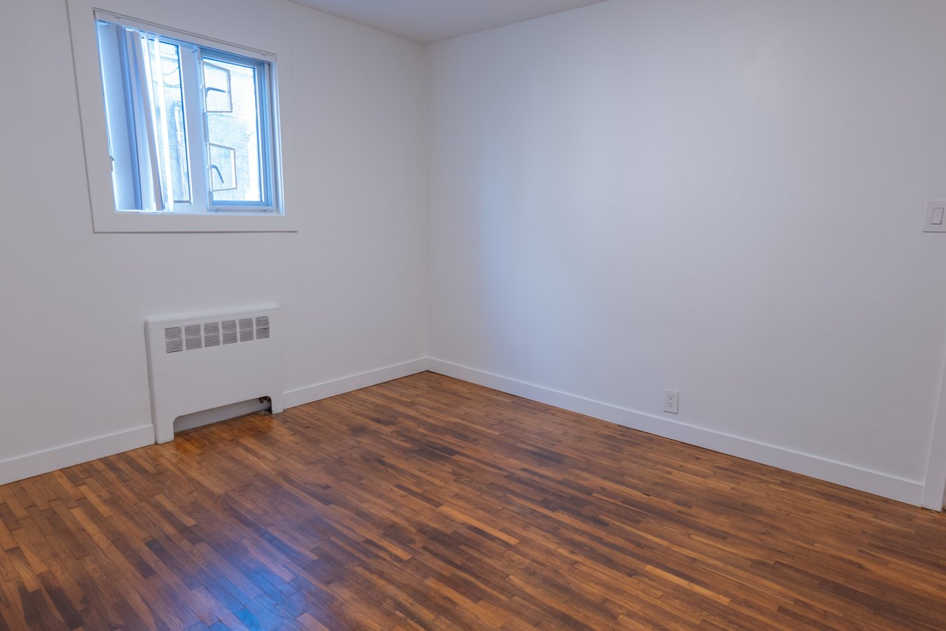 2185 Oxford Street - Photo 7