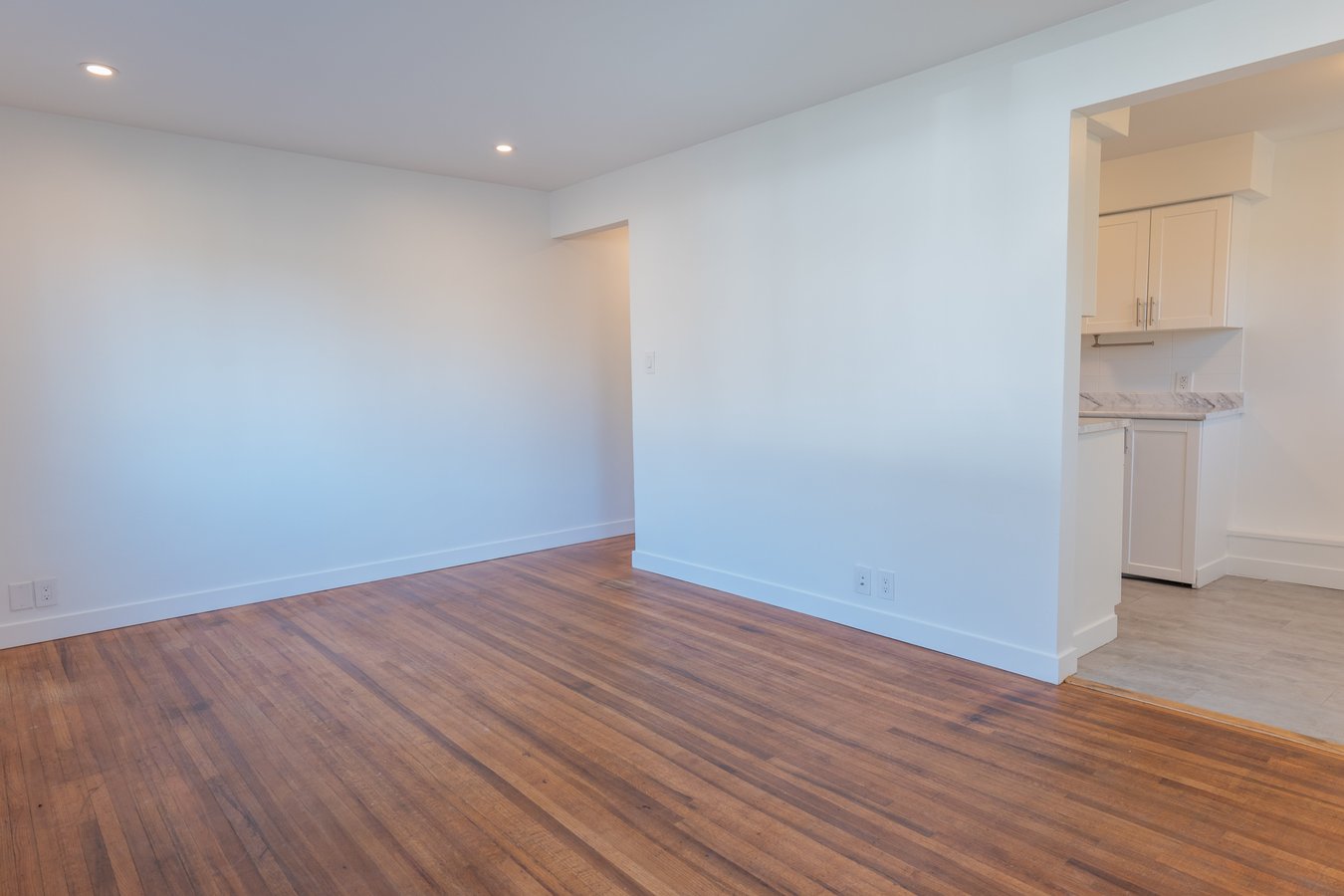 2185 Oxford Street - Photo 11