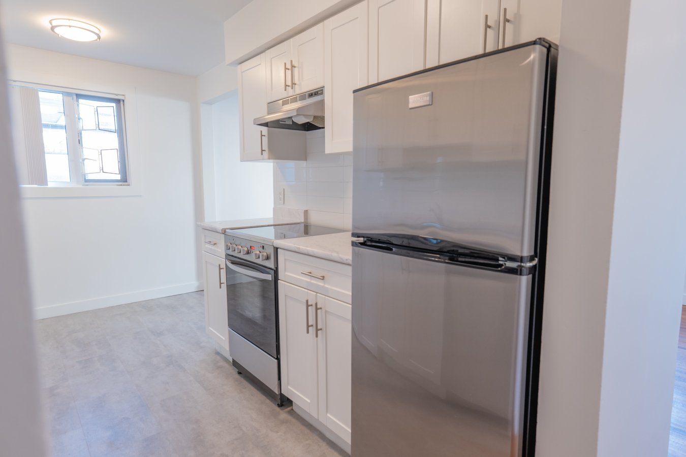2185 Oxford Street - Photo 13