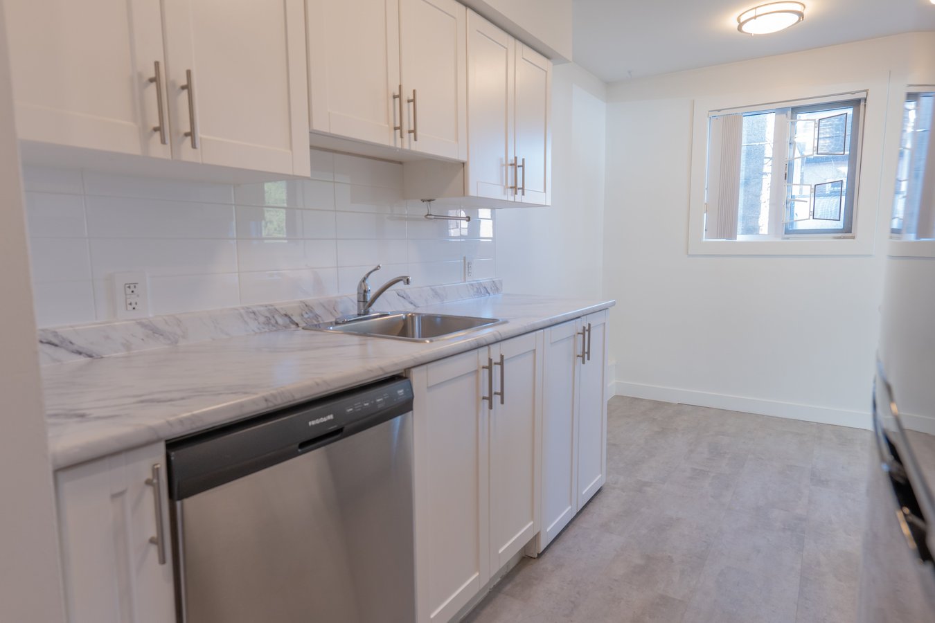 2185 Oxford Street - Photo 14