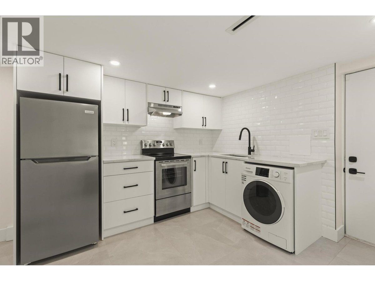 529x DUNBAR STREET - Photo 2