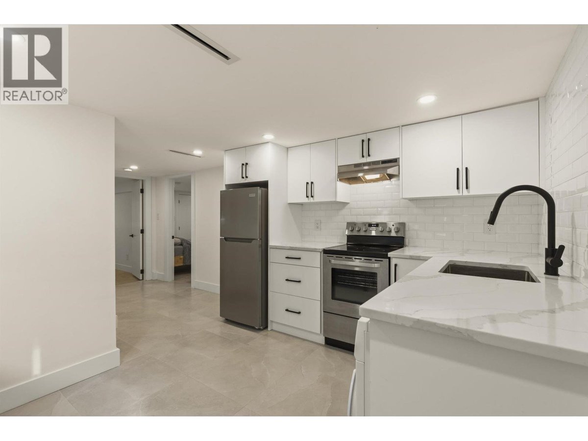 529x DUNBAR STREET - Photo 3