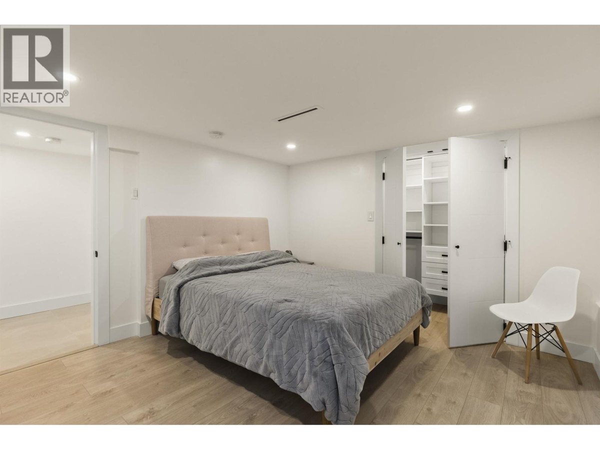 529x DUNBAR STREET - Photo 4