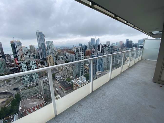 Richards Street - Photo 2