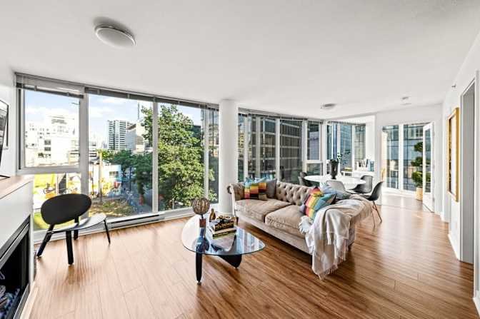 Robson Street - Photo 1