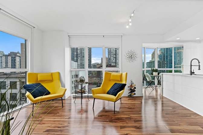 Howe Street - Photo 1