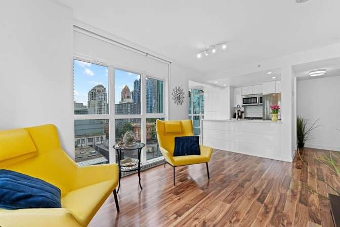 Howe Street - Photo 2