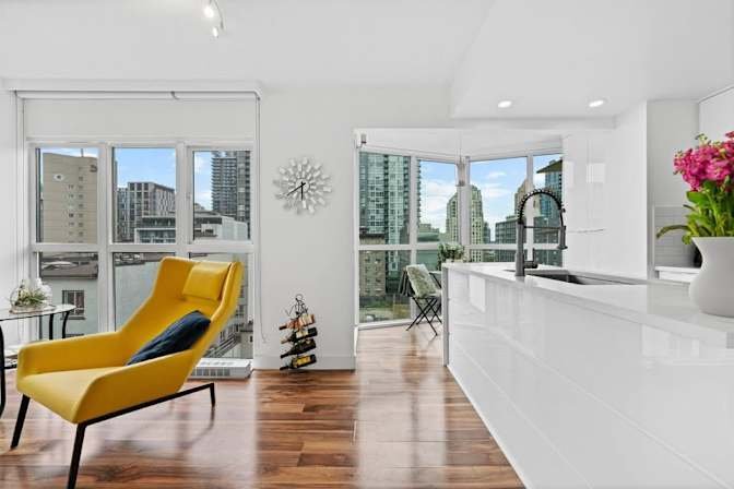 Howe Street - Photo 3