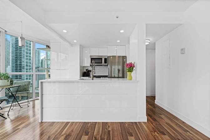 Howe Street - Photo 4