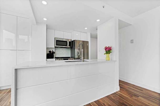Howe Street - Photo 5
