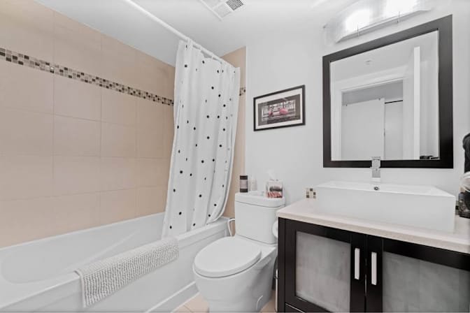 Howe Street - Photo 13