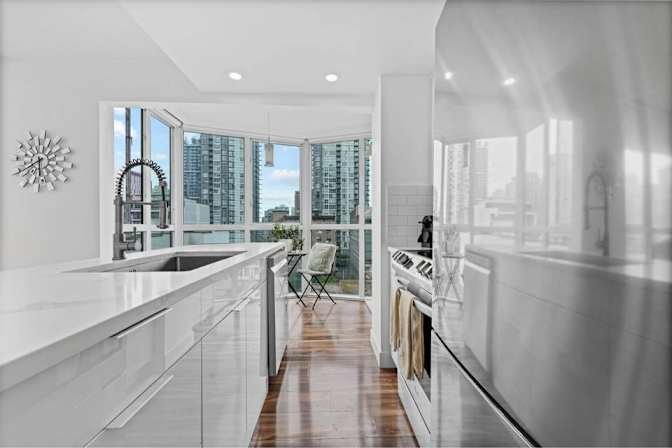 Howe Street - Photo 15