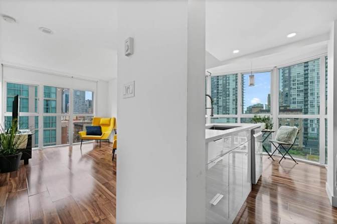 Howe Street - Photo 16