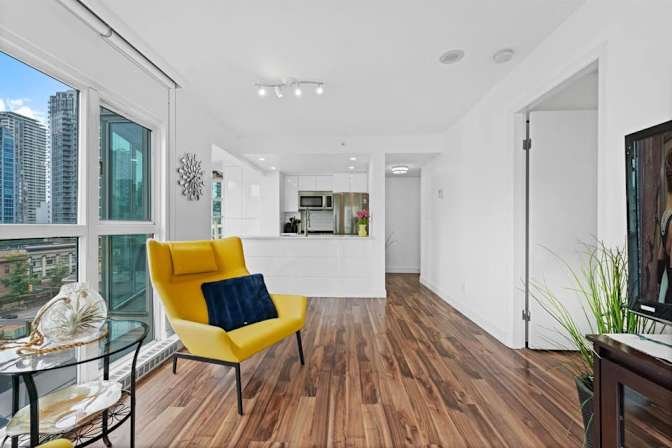Howe Street - Photo 17