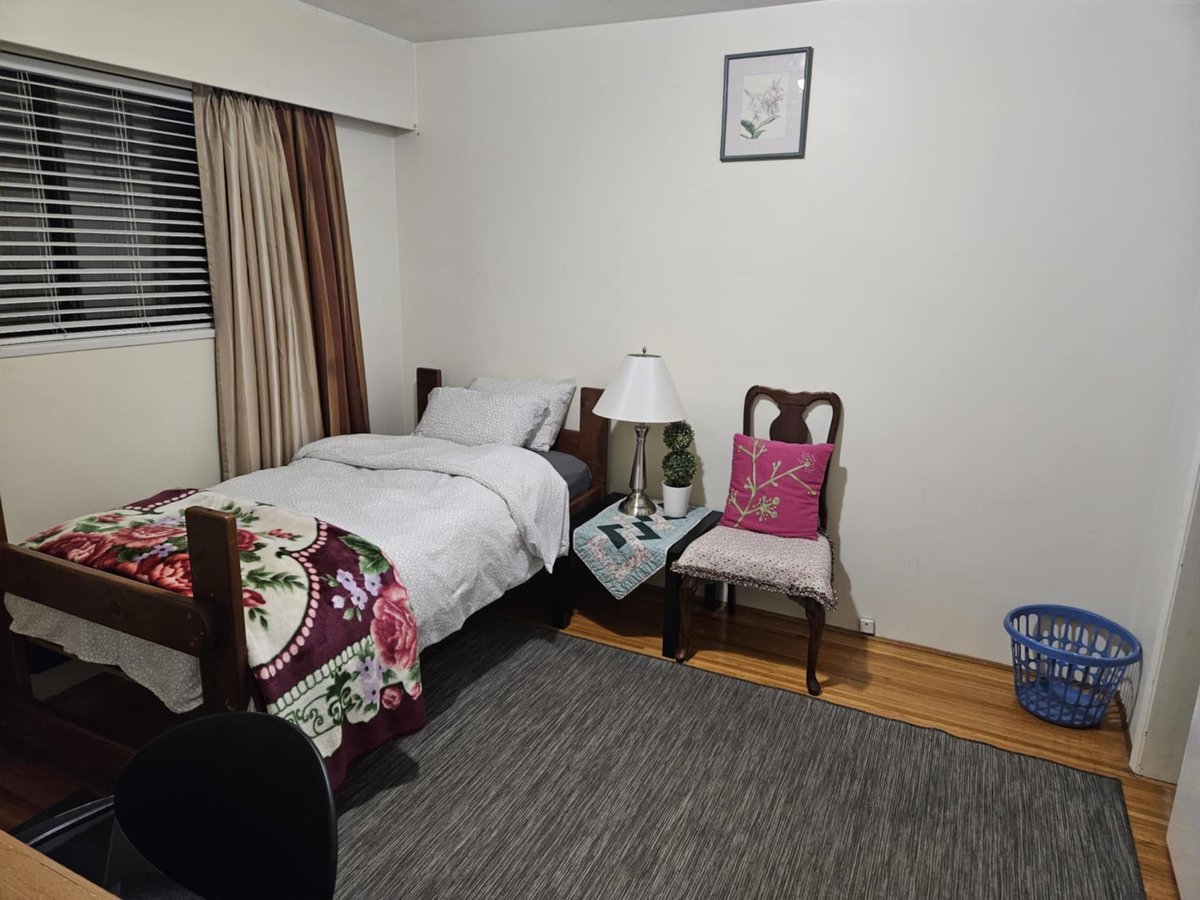 East 42nd Avenue - Photo 4