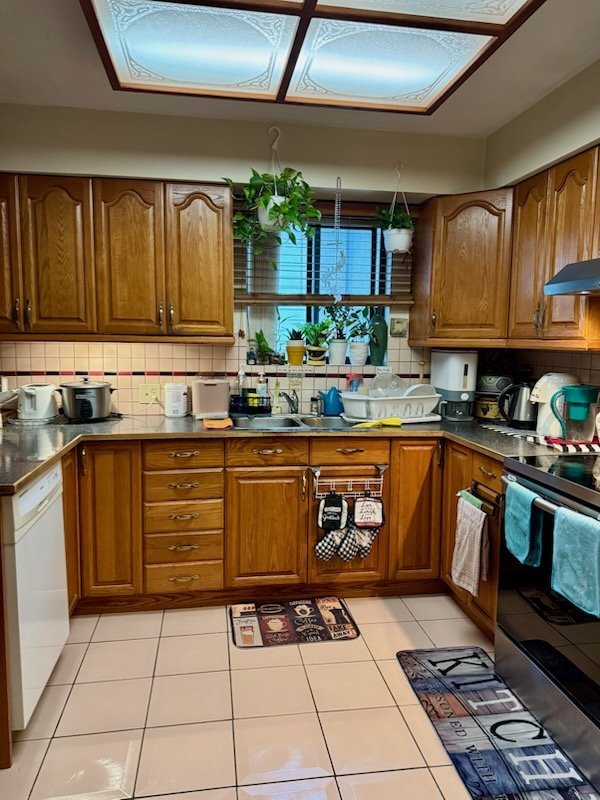 East 42nd Avenue - Photo 10
