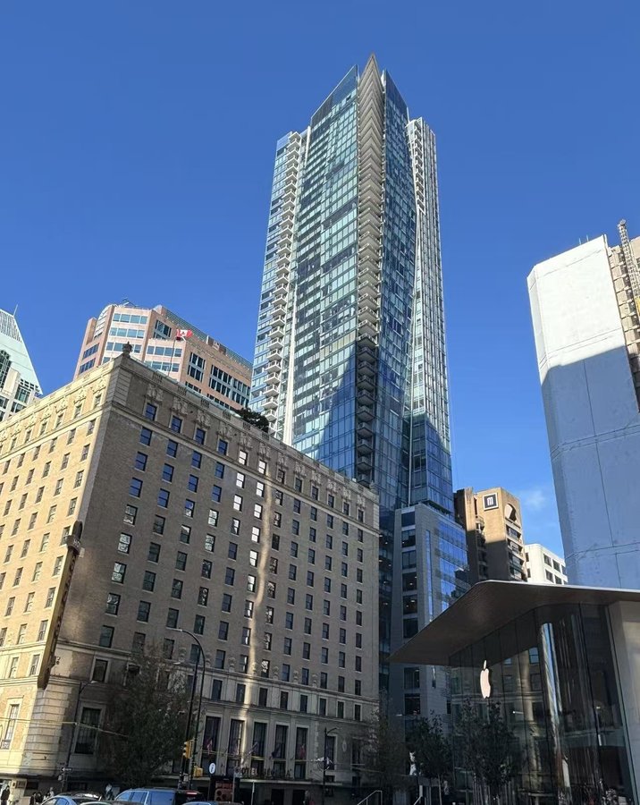 667 Howe Street - Photo 1