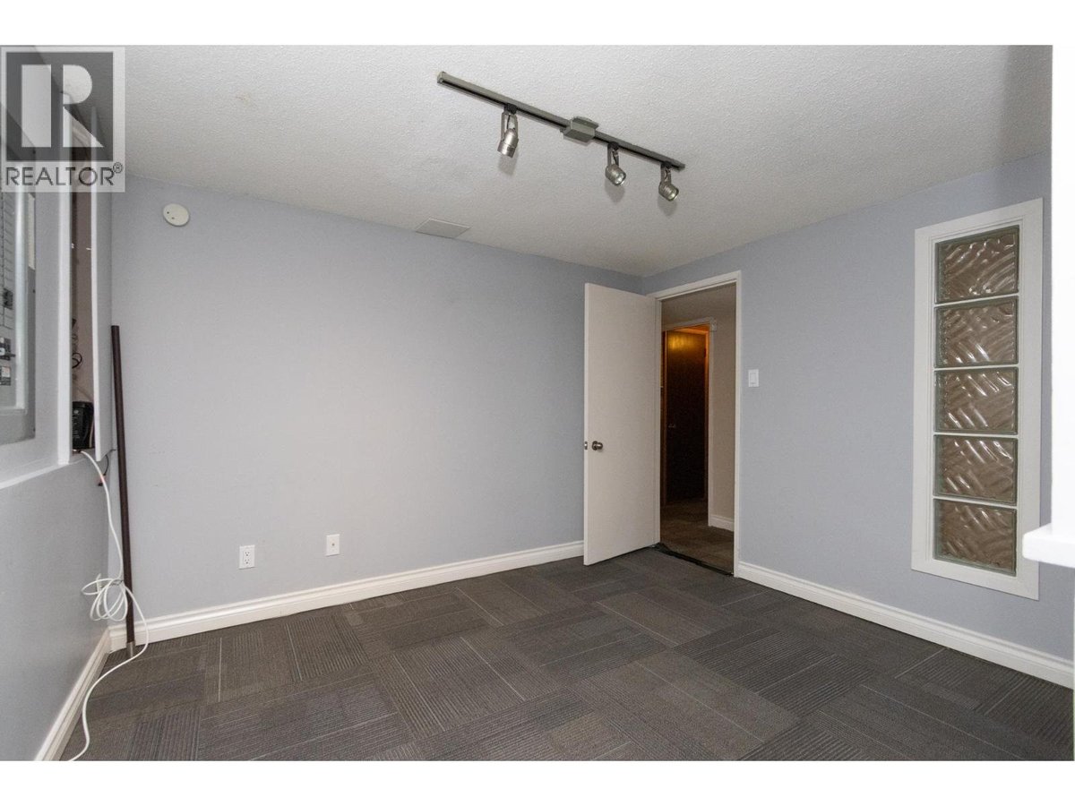 1381 CAMBRIDGE ROAD - Photo 16