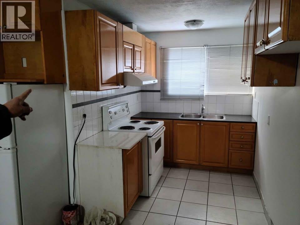 38xx WINDERMERE STREET - Photo 2