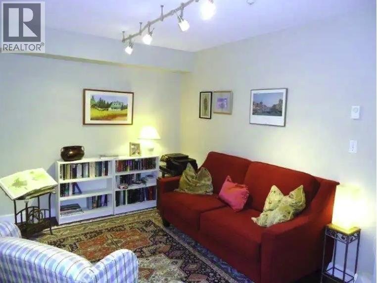 103 3075 WILLOW STREET - Photo 4