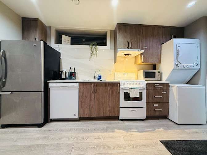 East 48th Avenue - Photo 5