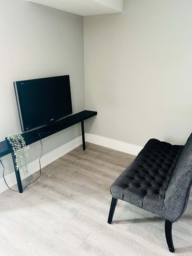 East 48th Avenue - Photo 8