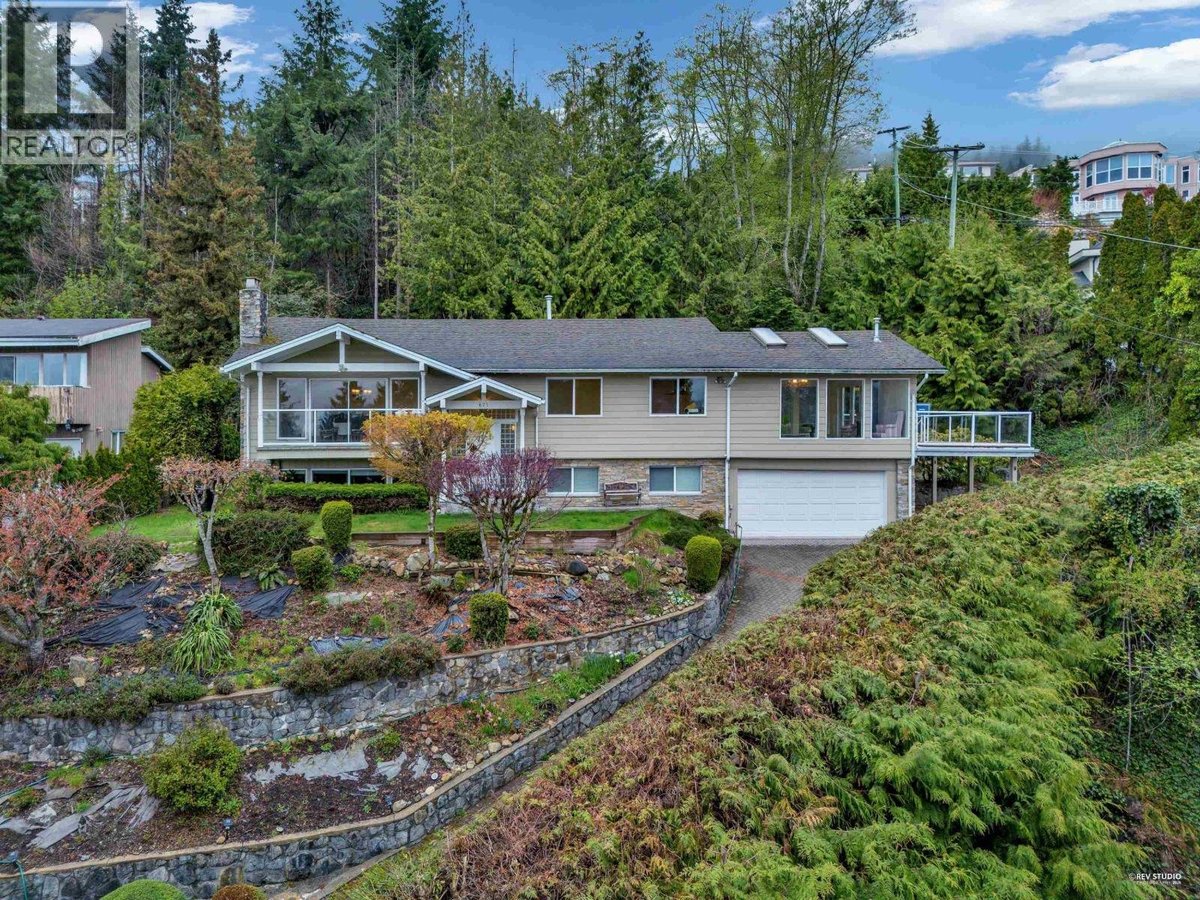 675 ST. ANDREWS ROAD - Photo 1