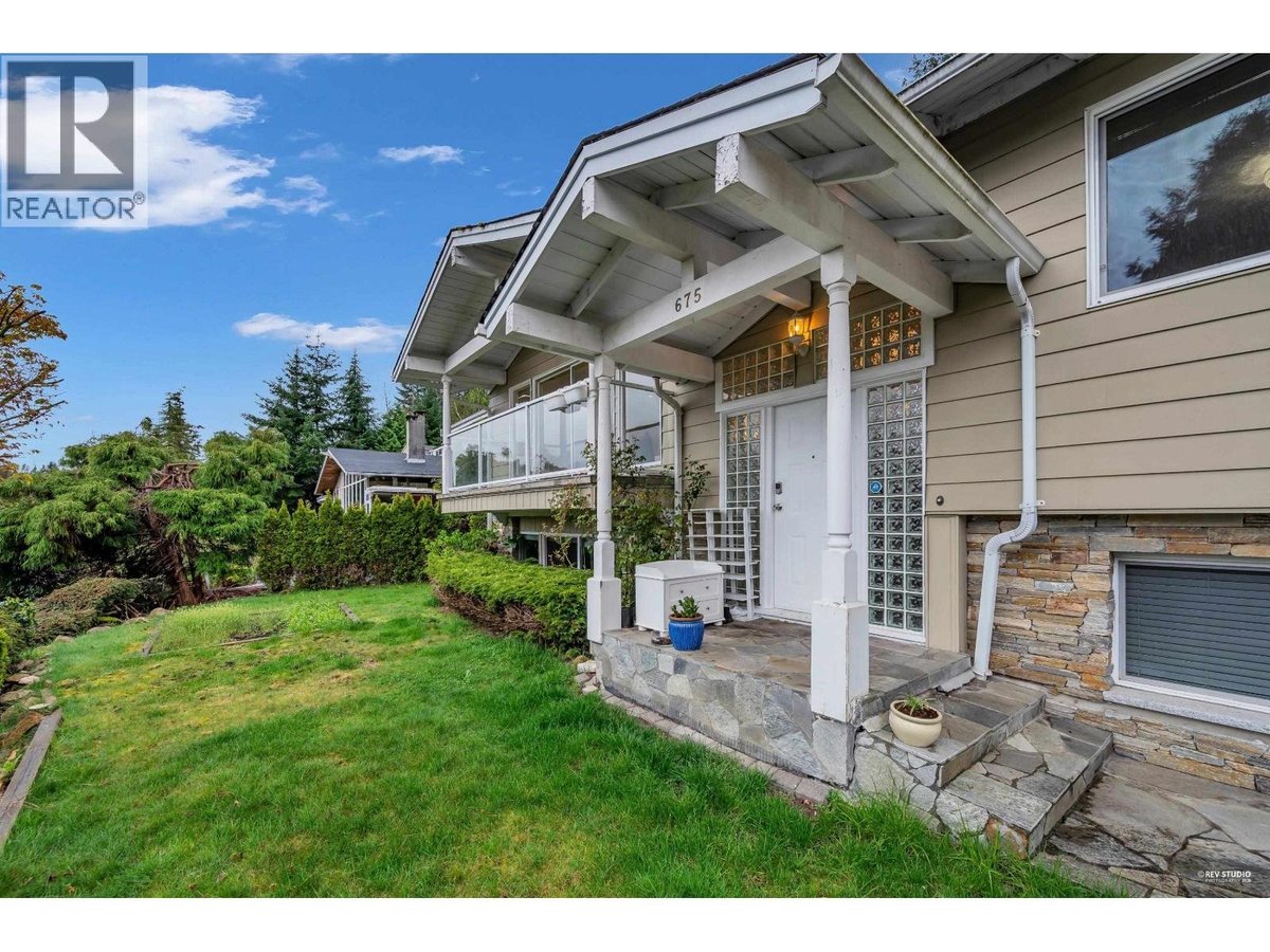 675 ST. ANDREWS ROAD - Photo 2