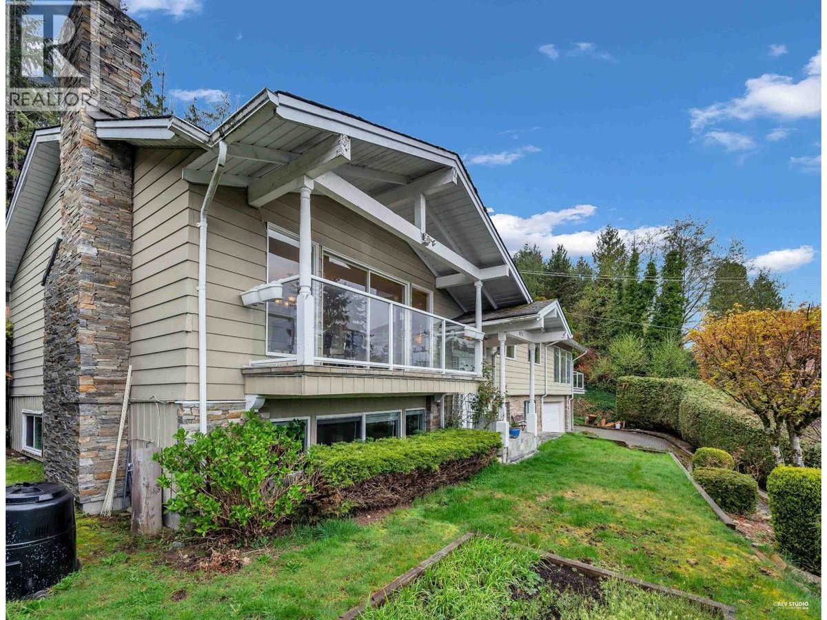 675 ST. ANDREWS ROAD - Photo 3