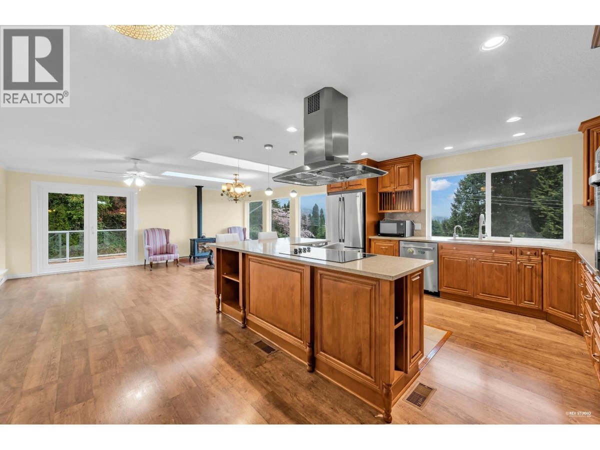 675 ST. ANDREWS ROAD - Photo 10