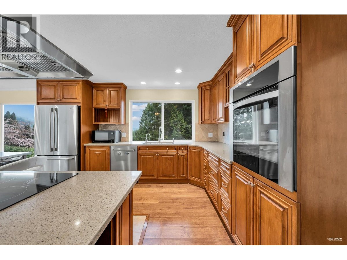 675 ST. ANDREWS ROAD - Photo 16